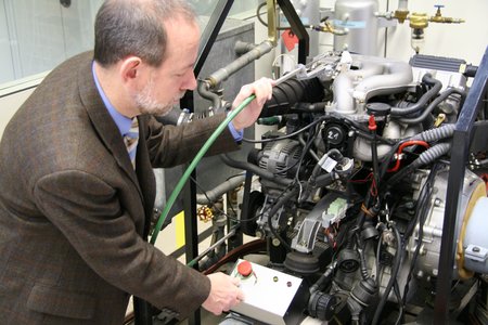 Prof. Dr. Hartmut Gnuschke, Leiter des Studiengangs Automobiltechnik und Management, konnte für die Vortragsreihe „Trends der Fahrzeugtechnik“ namhafte Experten gewinnen.