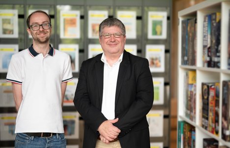 Tim Menzner und Prof. Dr. Jochen L. Leidner im ITMZ der Hochschule Coburg