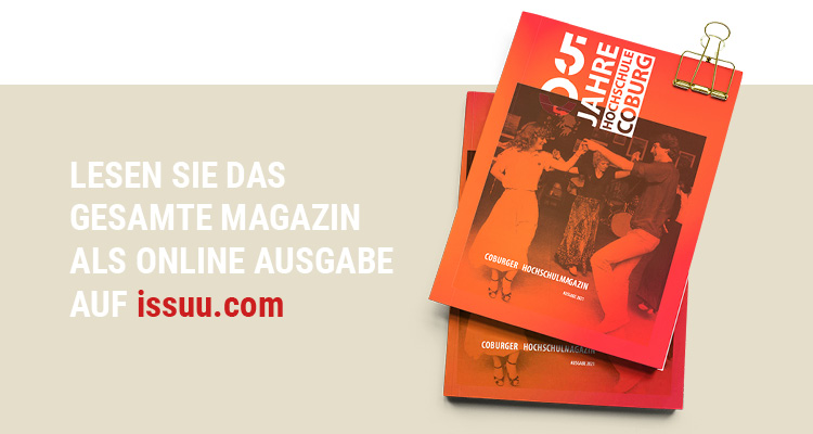 Zwei übereinander gestapelte Zeitschriften zeigen auf dem Titelbild tanzende Menschen und die Schlagzeile „50 Jahre Hochschule Coburg“. Links lädt ein Hinweis die Leser ein, das komplette Magazin online auf issuu.com zu erkunden. Eine große goldene Büroklammer hält diese Veröffentlichungen der Hochschule Coburg elegant zusammen.