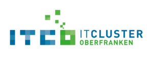 Das Bild zeigt ein Logo mit dem Text „ITCO ITCLUSTER OBERFRANKEN“. Das „ITCO“ ist mit digitalen Pixeln in Blau- und Grüntönen gestaltet und verkörpert in seiner modernen Ästhetik Elemente der Elektrotechnik und Informatik. at Hochschule Coburg